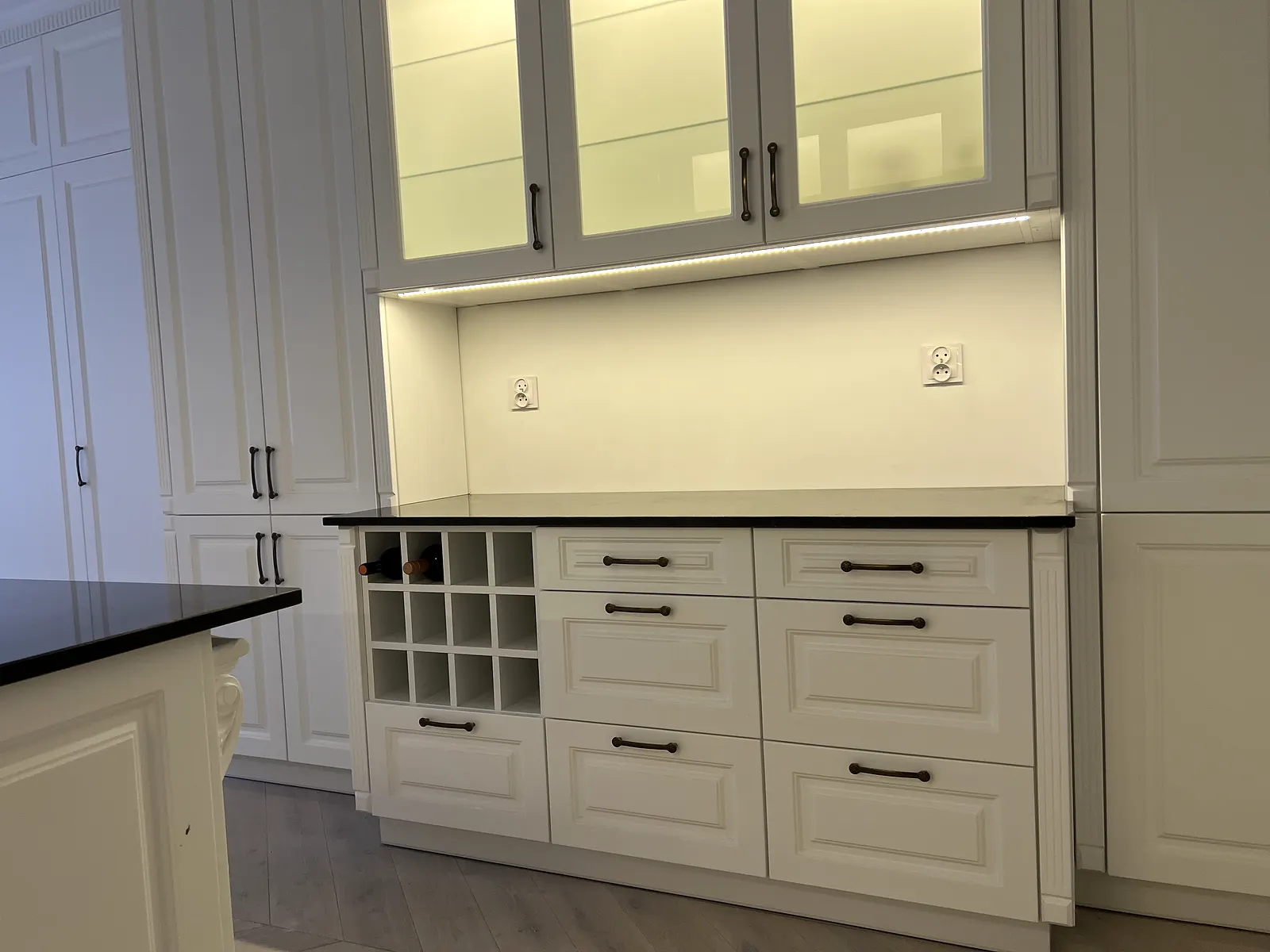 LEGRABOX. Szerokie szuflady, lekki ruch.